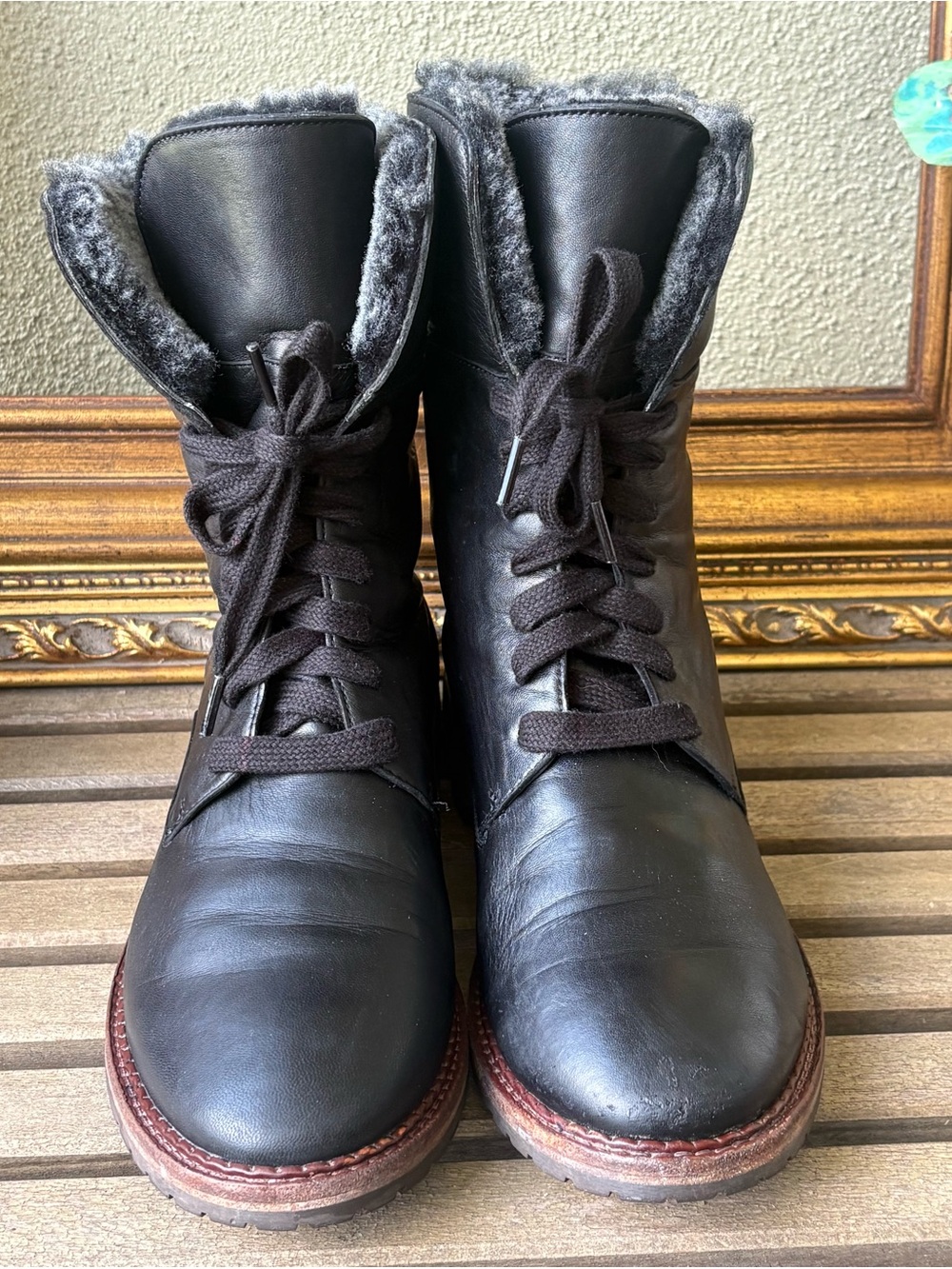 Women's Black Leather Fur-Lined Lace-Up Boots Johnson and Murphy size 9 1/2.